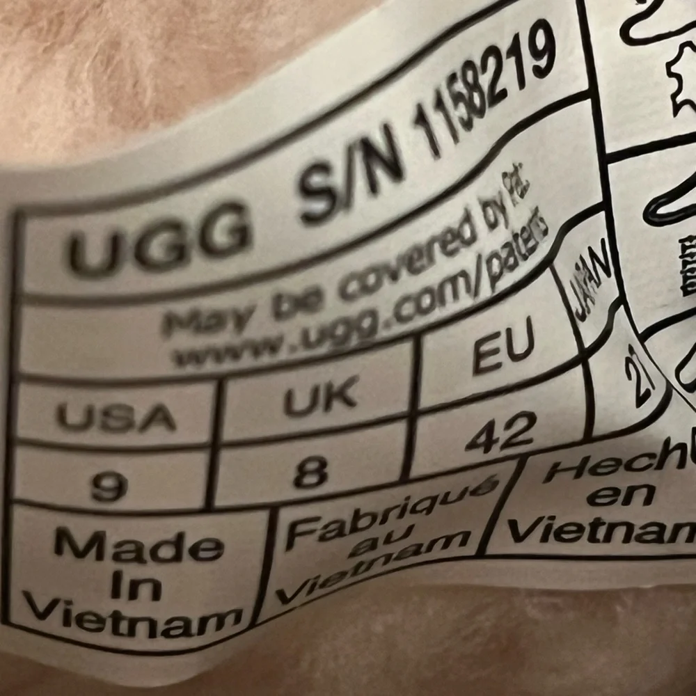 NEW UGG Neumel Shaggy Suede Chukka
